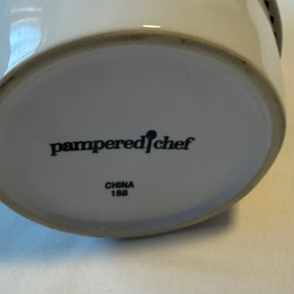 Pampered Chef White Ceramic egg cooker